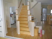微妙なアールをつけた階段でデザインもお客様のご要望通りにできます。